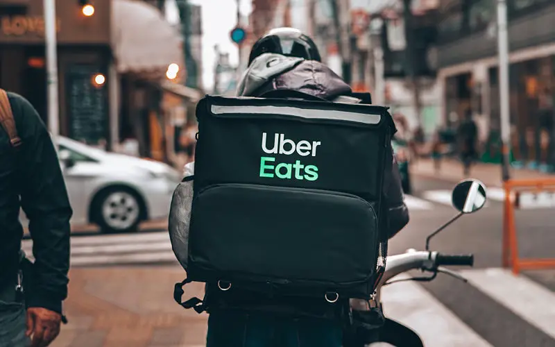 cuánto se gana en Uber Eats en moto y bicicleta